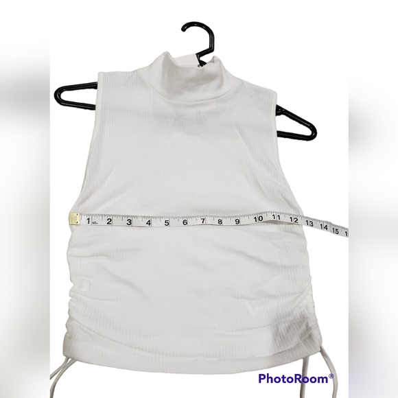 Zara Sleeveless White Turtleneck - Picture 3 of 5